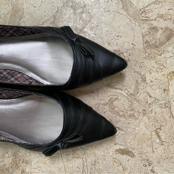 Black Slip On Low Heel Pointed Toe Bow Elegant Shoes American Eagle Size 8.5 - Picture 5 of 9